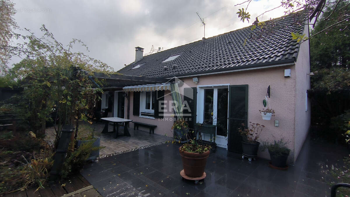 Maison à SAINT-GERMAIN-LES-ARPAJON