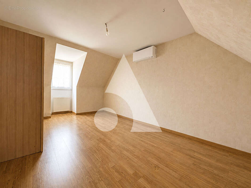 Maison 125 m² - rafraichissement a prévoir - 5 min gare - photo 16