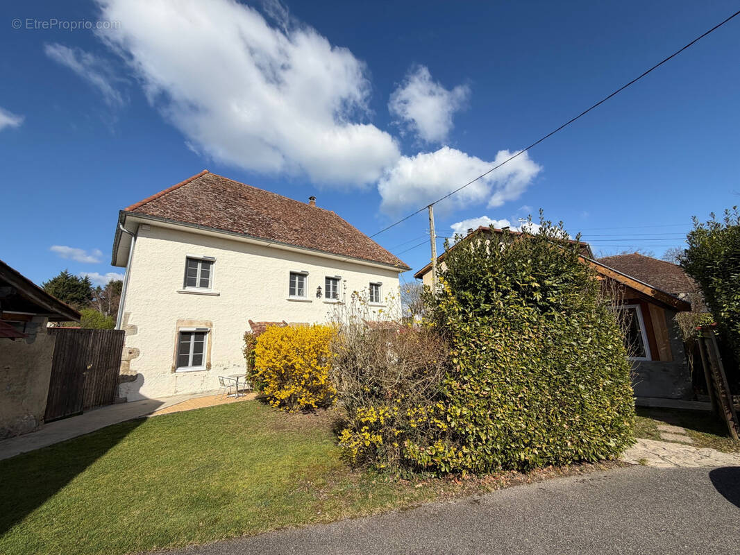 Maison à SAINTE-BLANDINE