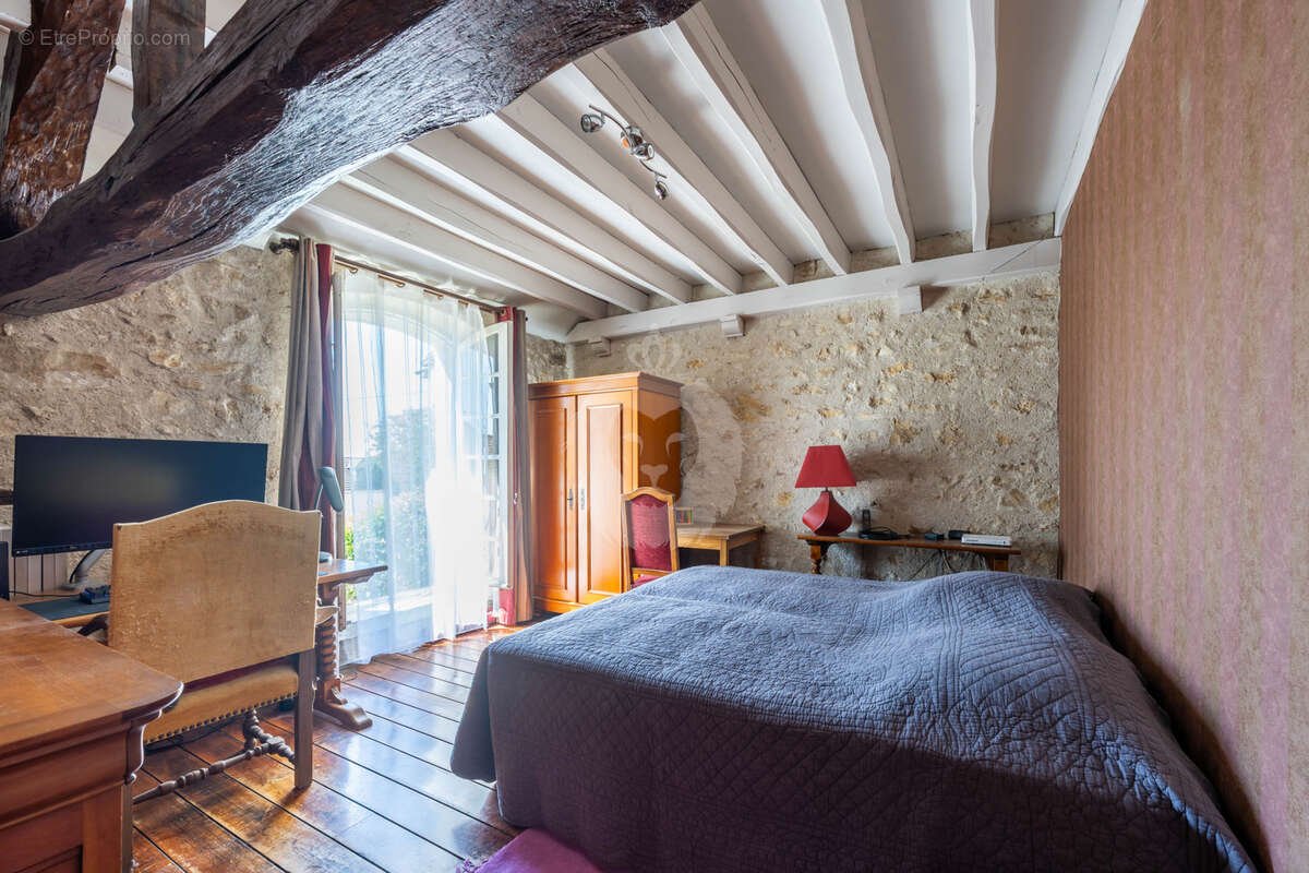 Ensemble immobilier de charme avec maison de 310 m2 et dépendances - photo 22