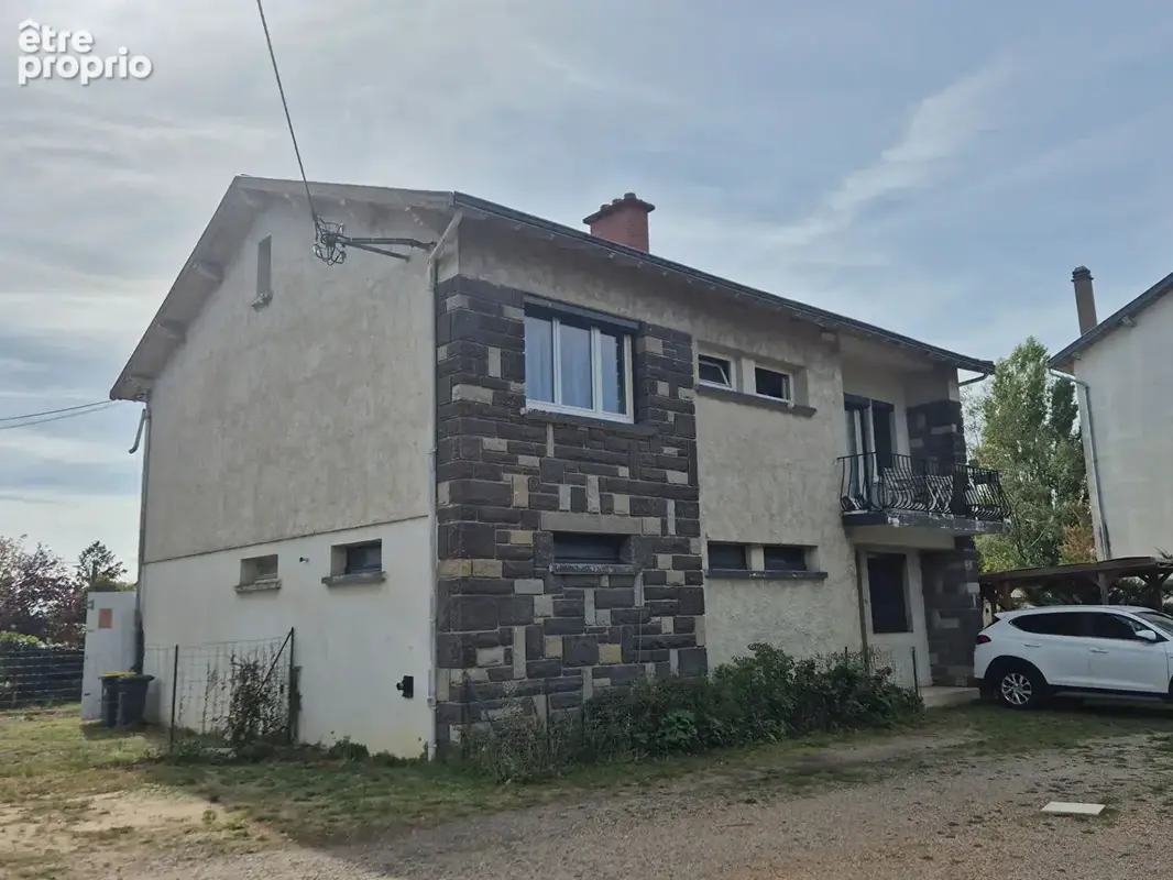 LEZOUX / Grande maison familiale à vendre de 166 m2 comprenant 2 logements ! - photo 2