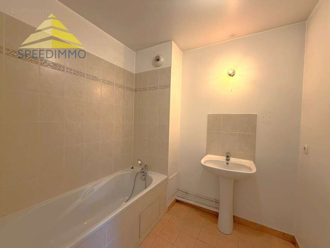 Appartement à COMBS-LA-VILLE