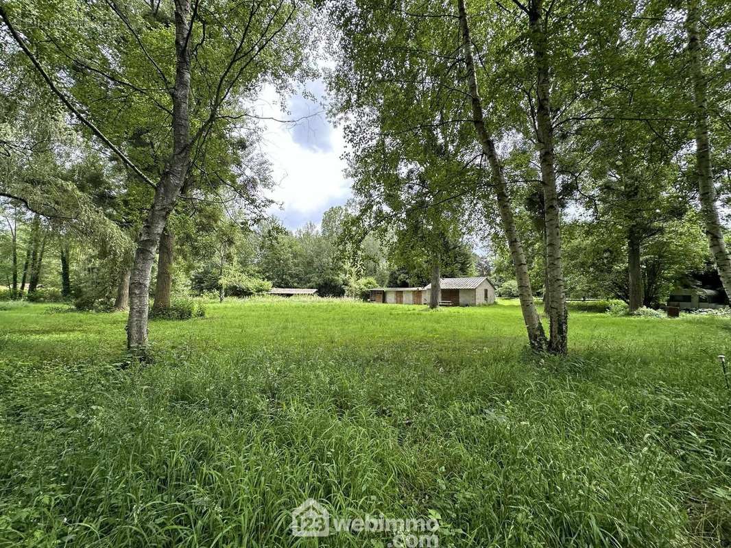 D'une superficie d'environ 7000 m² - Terrain à PRESLES-ET-THIERNY