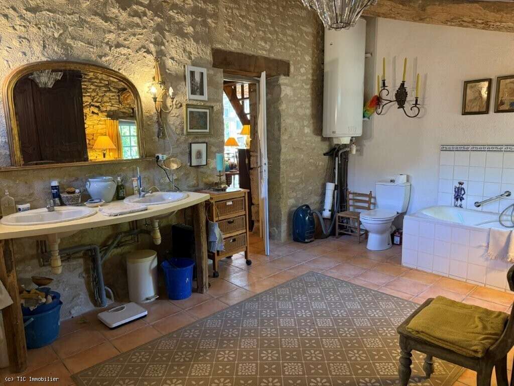 Maison à CHAMPAGNE-MOUTON