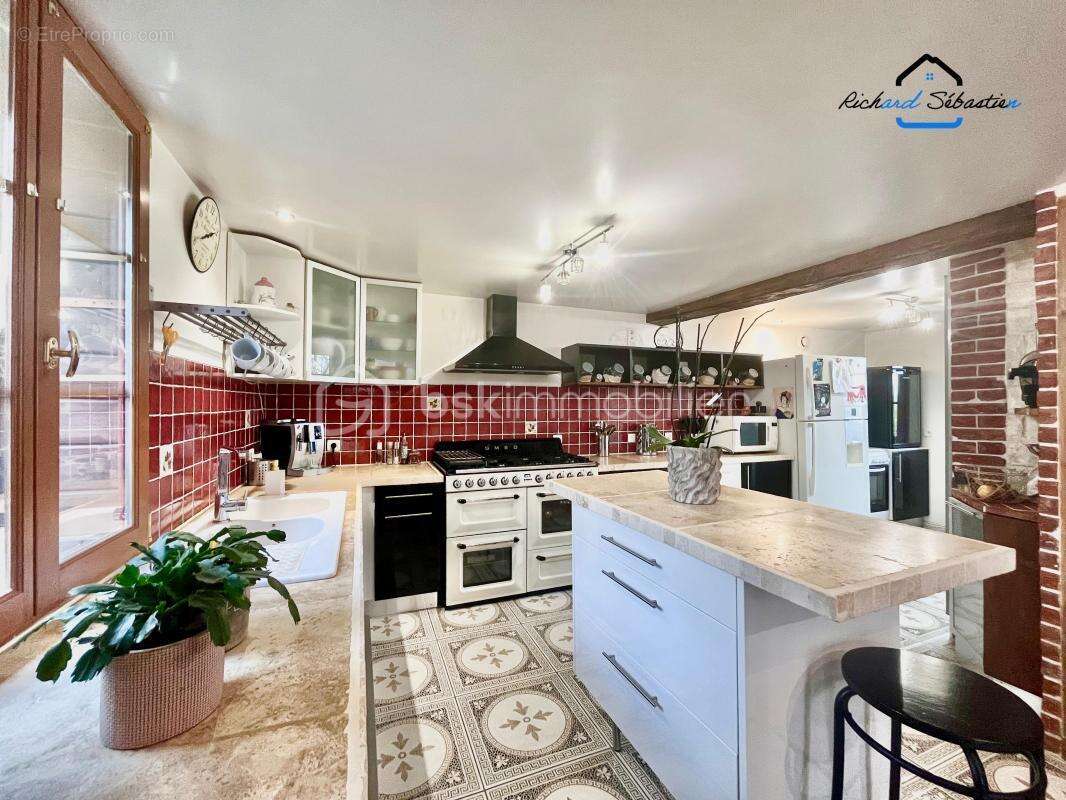 Maison à LAUNOIS-SUR-VENCE