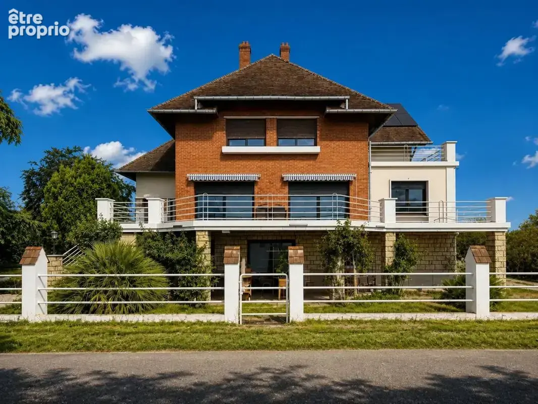 Maison de 9 pièces de 303m² à Guilly - photo 3