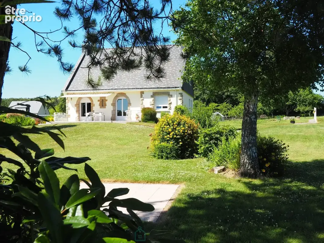 Agréable et lumineuse traditionnelle sur sous-sol complet - Belle parcelle paysagée de 2 800 m² - photo 2