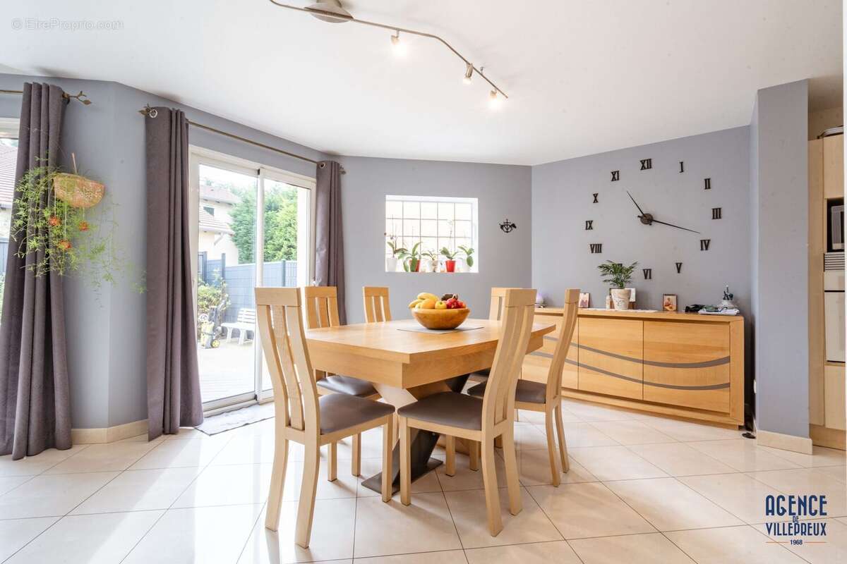 Maison à LES CLAYES-SOUS-BOIS