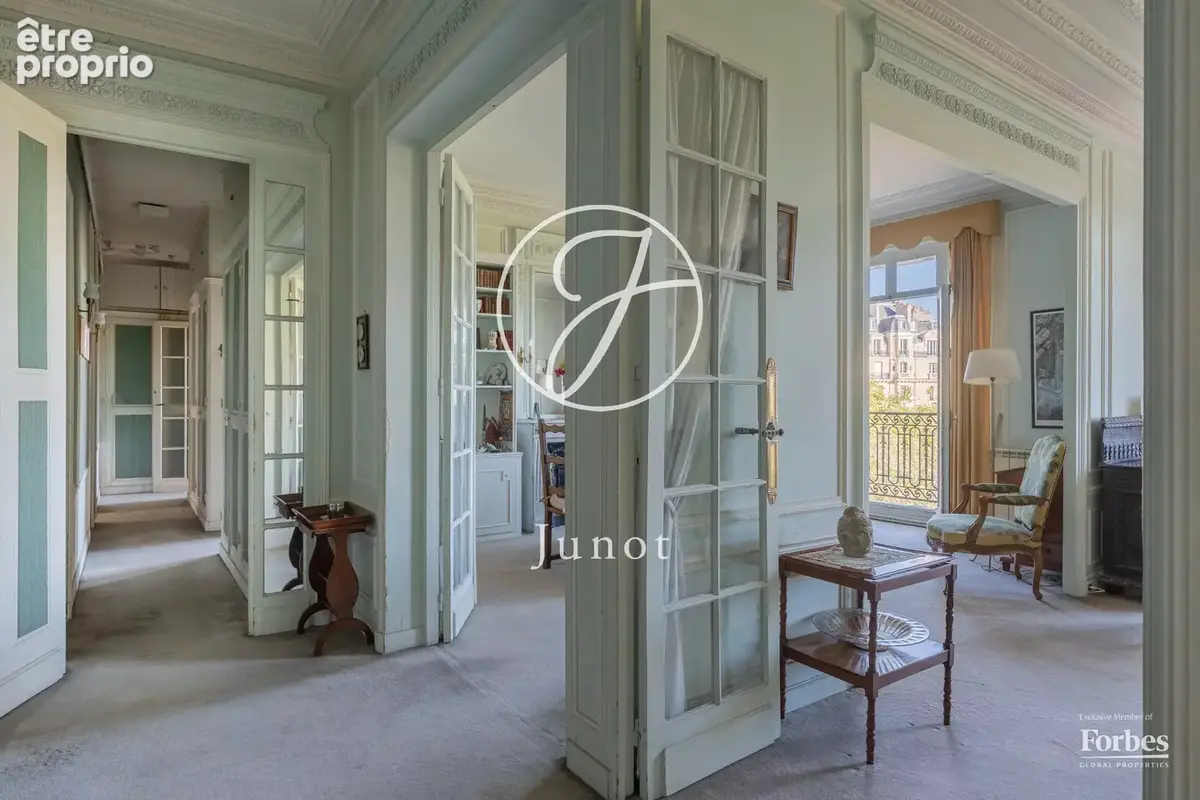 Paris 7e - CHAMP DE MARS - Appartement - 5 pièces - 130,45m² Carrez - 133,35m² au sol - Vues dégagées - photo 9
