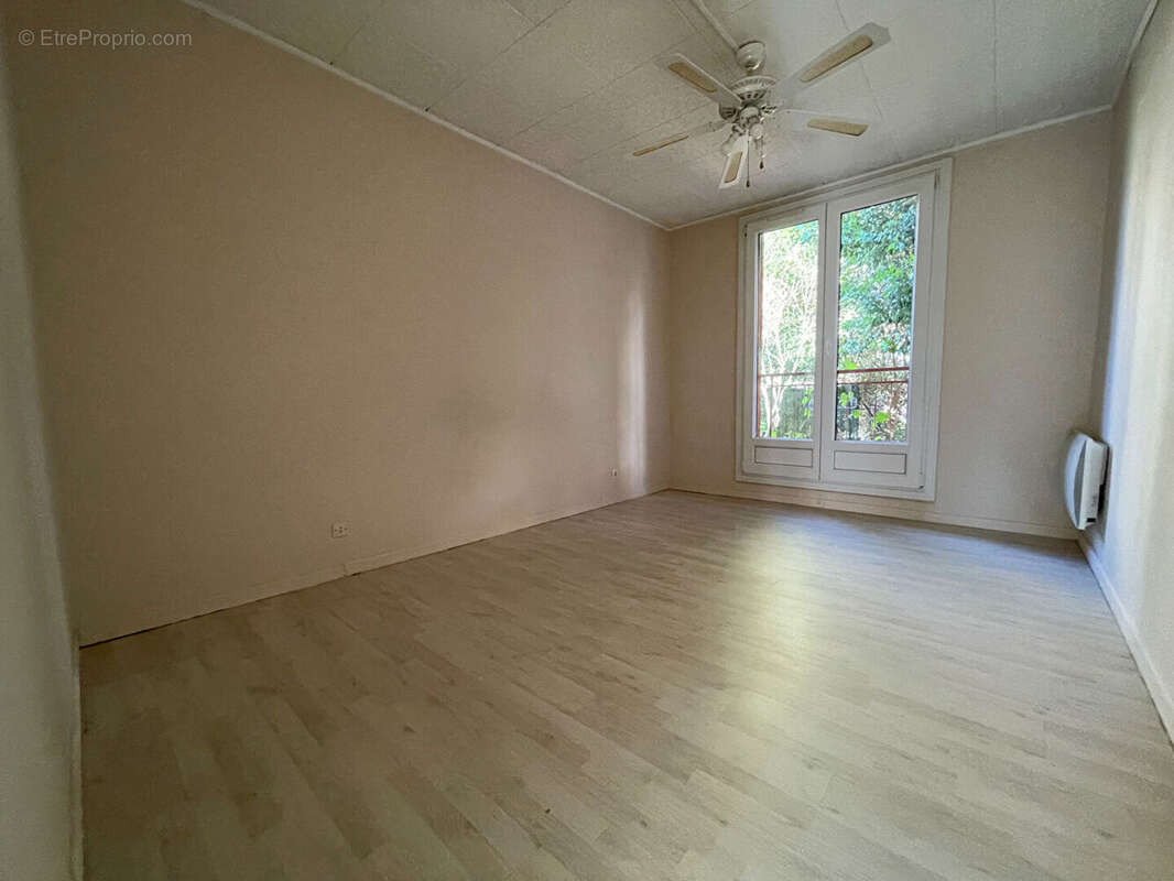 À vendre : Appartement  avec Jardin Cave et Parking 3 pièces à Aix-en-Provence - Les Milles - photo 4