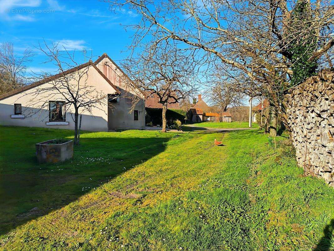 A SAISIR : ancien corps de ferme avec fort potentiel ! - photo 10