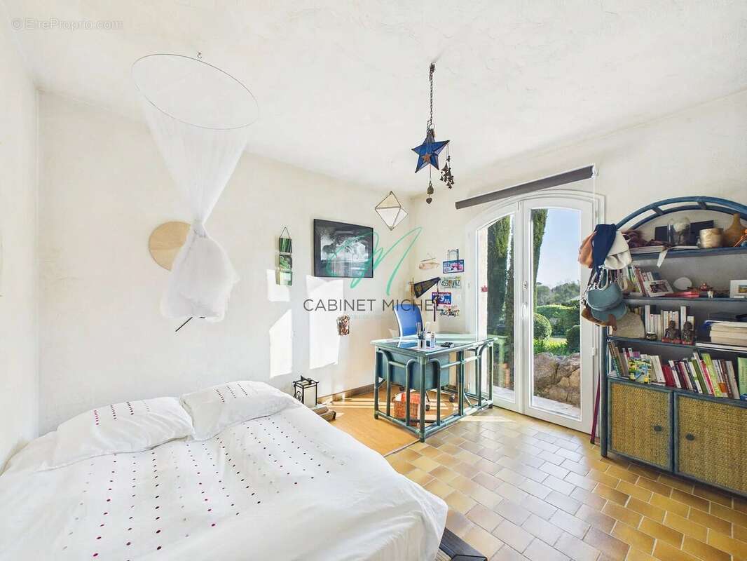 Maison à ROQUEFORT-LES-PINS