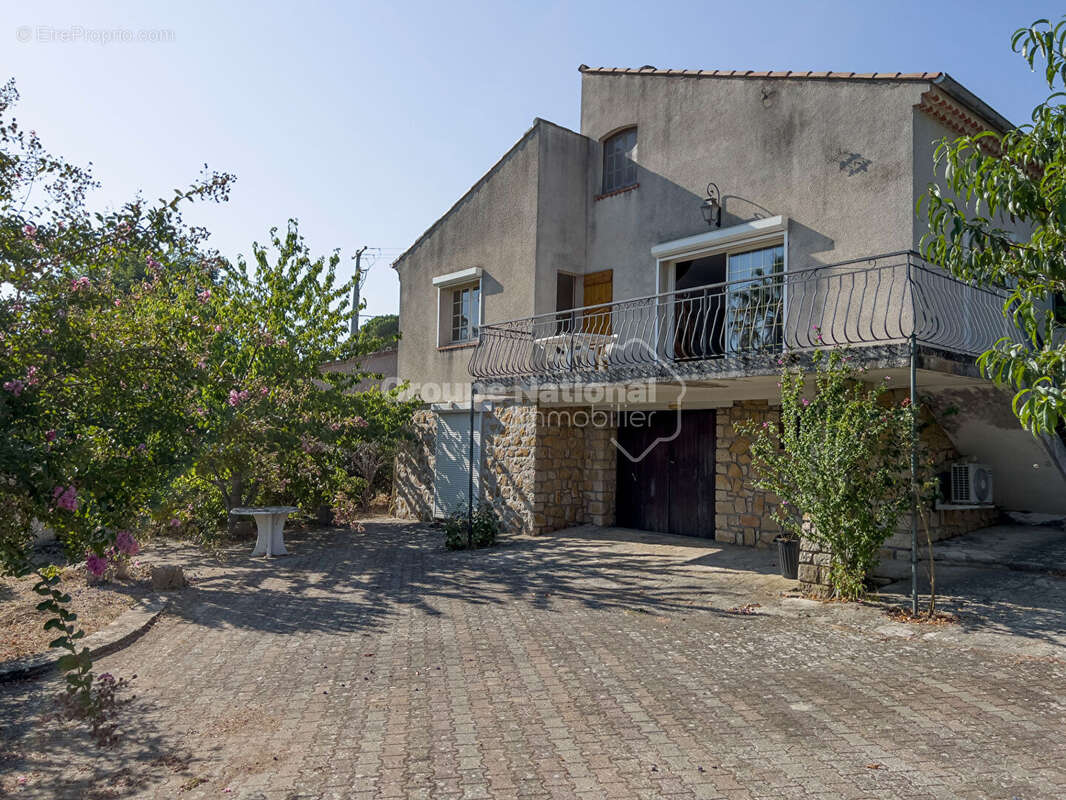 Lorgues - Villa 6 pièce(s) 131 m2, studio, piscine, garage. - photo 2