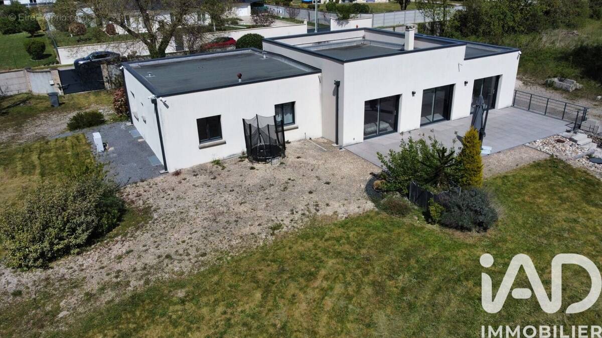 Photo 1 - Maison à FONTAINE-LES-GRES