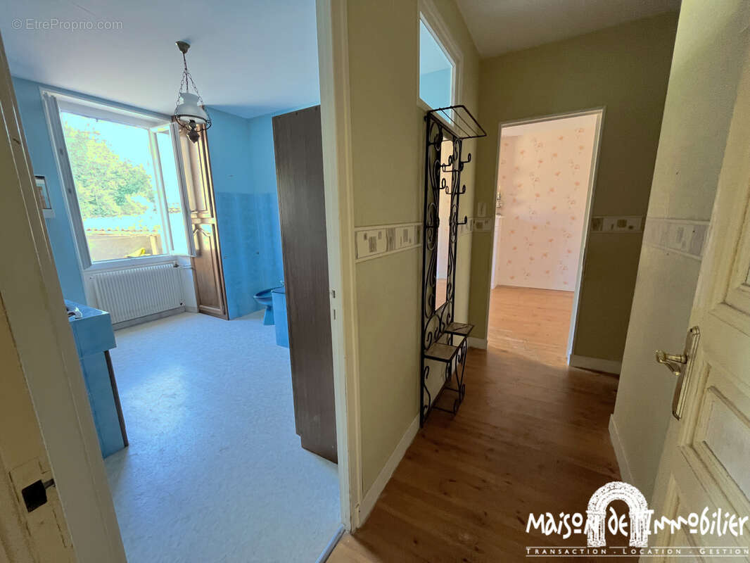 À Vendre à LOUZAC SAINT ANDRÉ - Spacieuse maison Charentaise - 210m2 - 6 pièces - photo 6