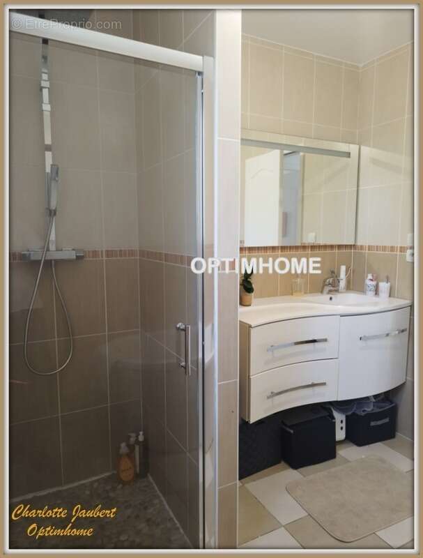 Maison à VILLEBOIS-LAVALETTE