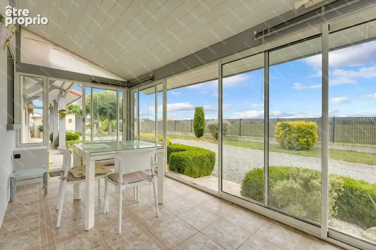 Maison familiale de plain-pied avec véranda, garage et piscine - photo 3