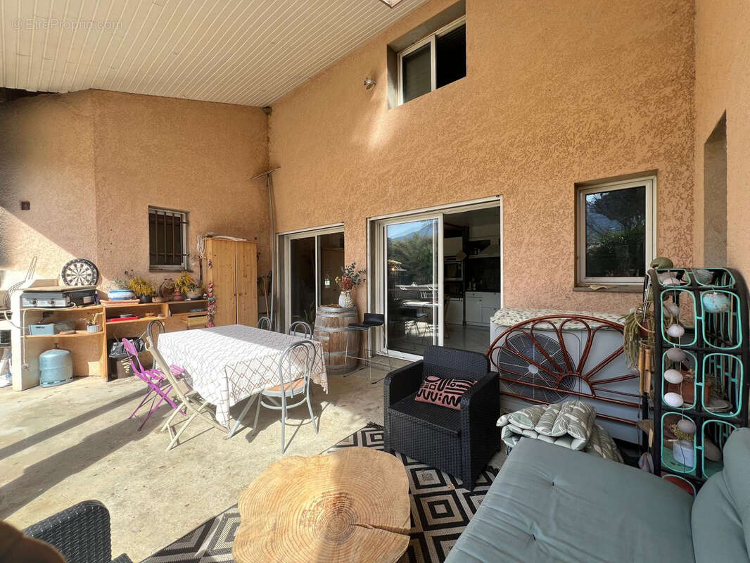 Maison à LAROQUE-DES-ALBERES