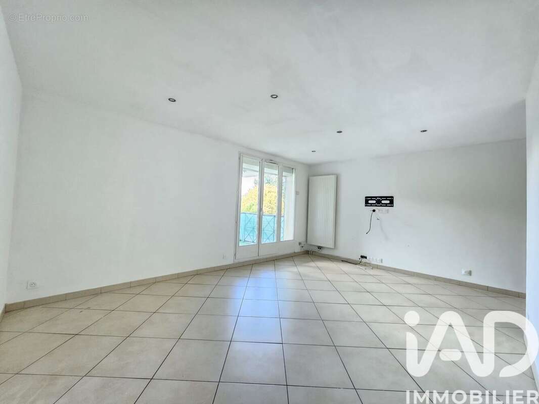 Photo 2 - Appartement à MOISSY-CRAMAYEL