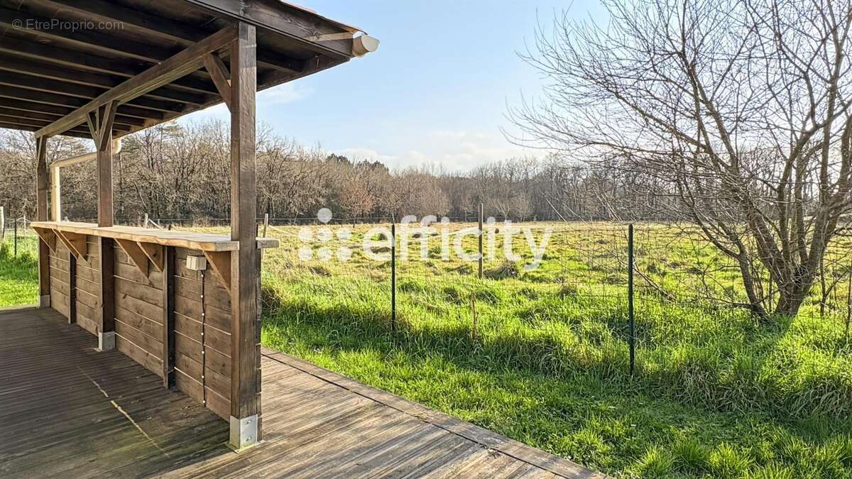 Maison à CHAILLEVETTE