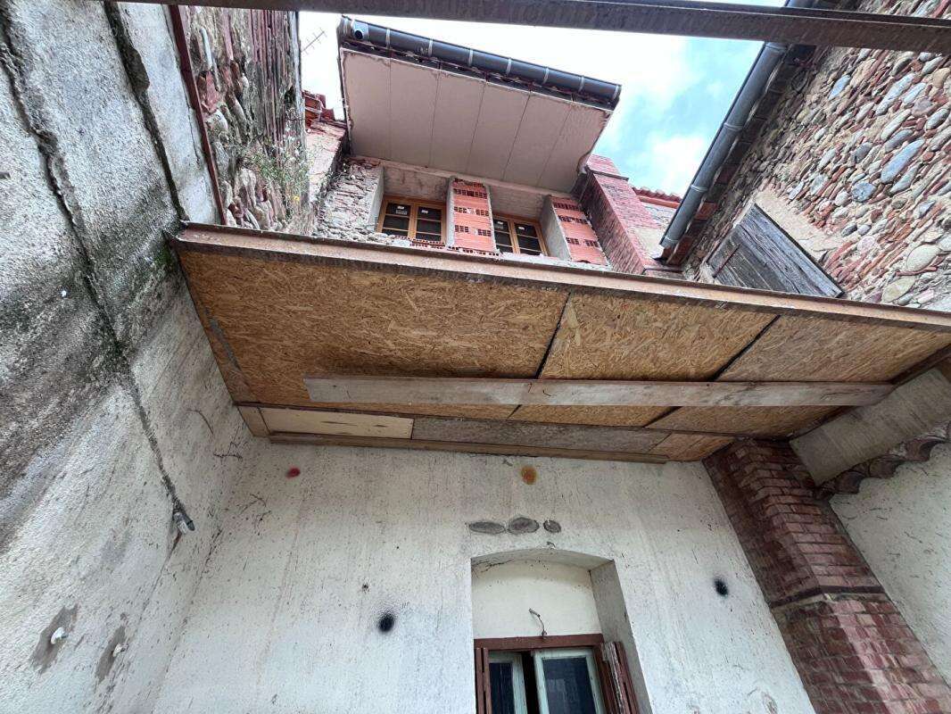 Immeuble de rapport de 200 m² environs à rénover pouvant être aménagé en deux appartements et un local - photo 2