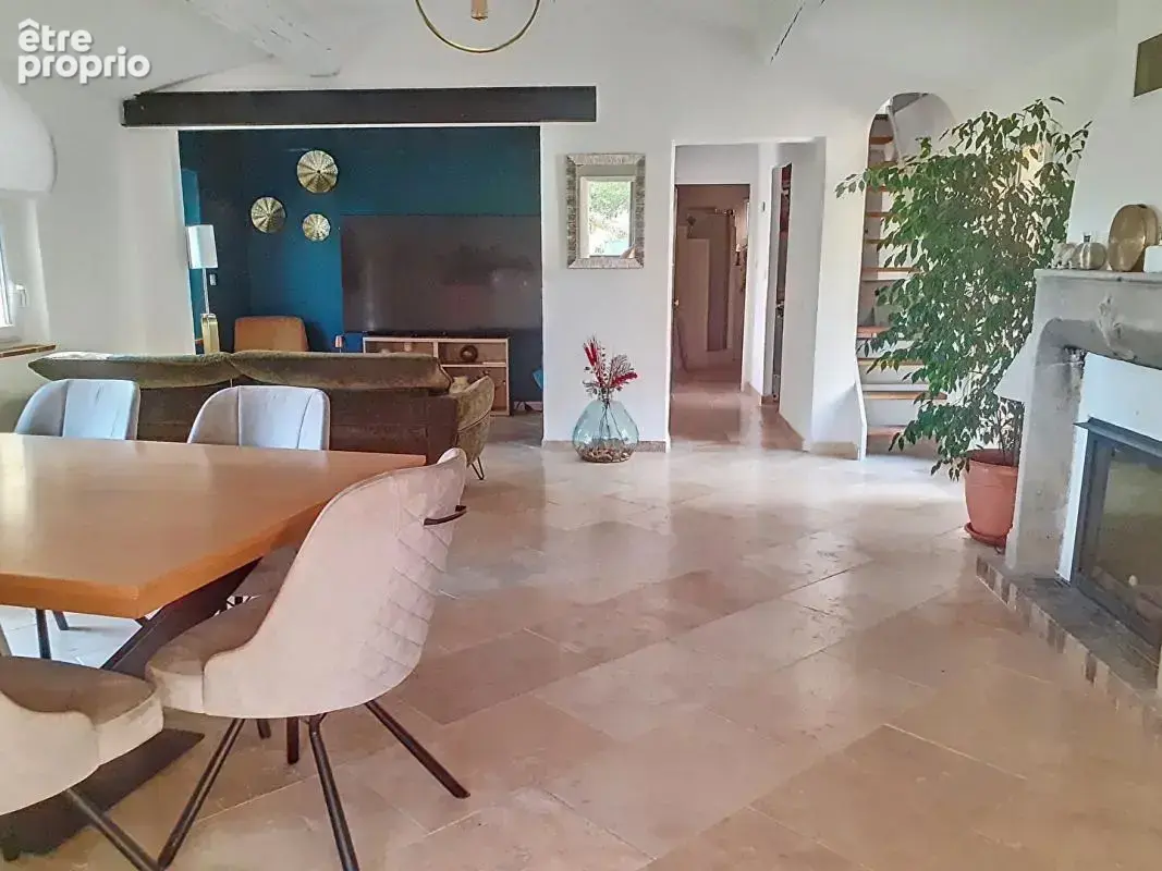 Villa sur 5689m²  de terrain avec vue exceptionnelle et piscine - La Roquebrussanne - photo 6