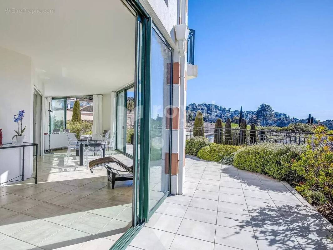 Appartement à MOUGINS