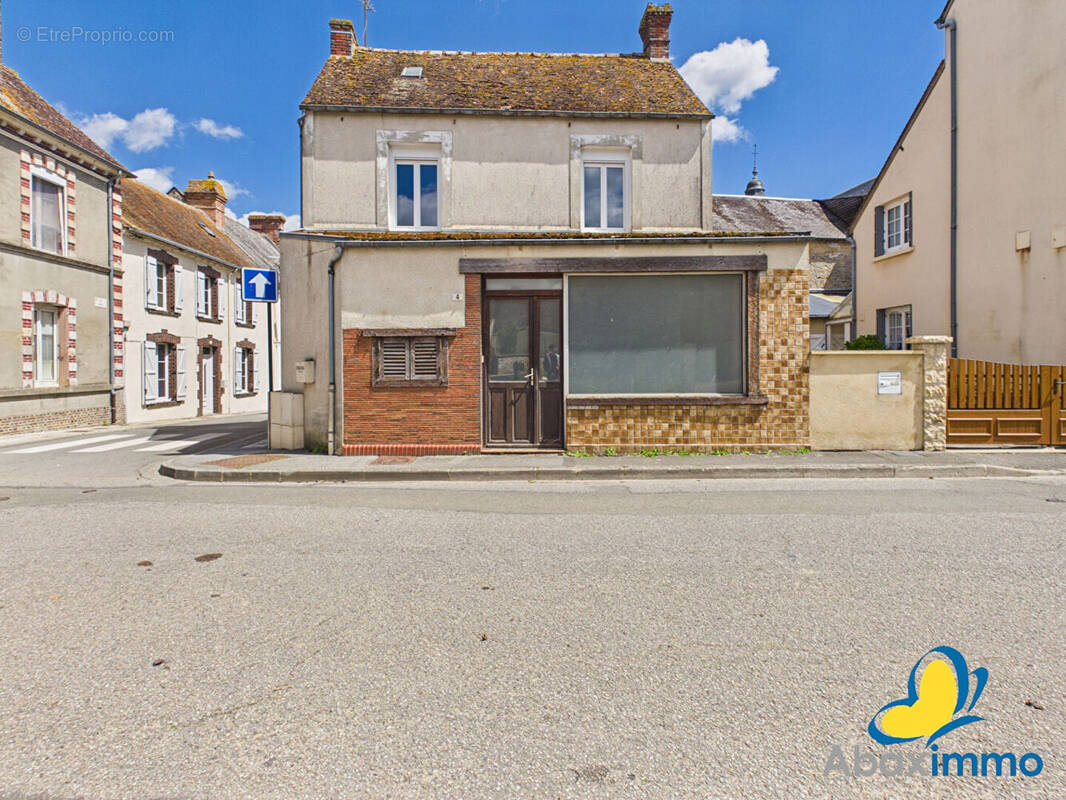 Maison à ALMENECHES