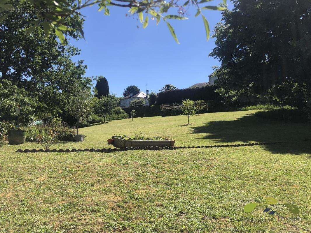 Maison 132 m² à Treignac  - photo 2