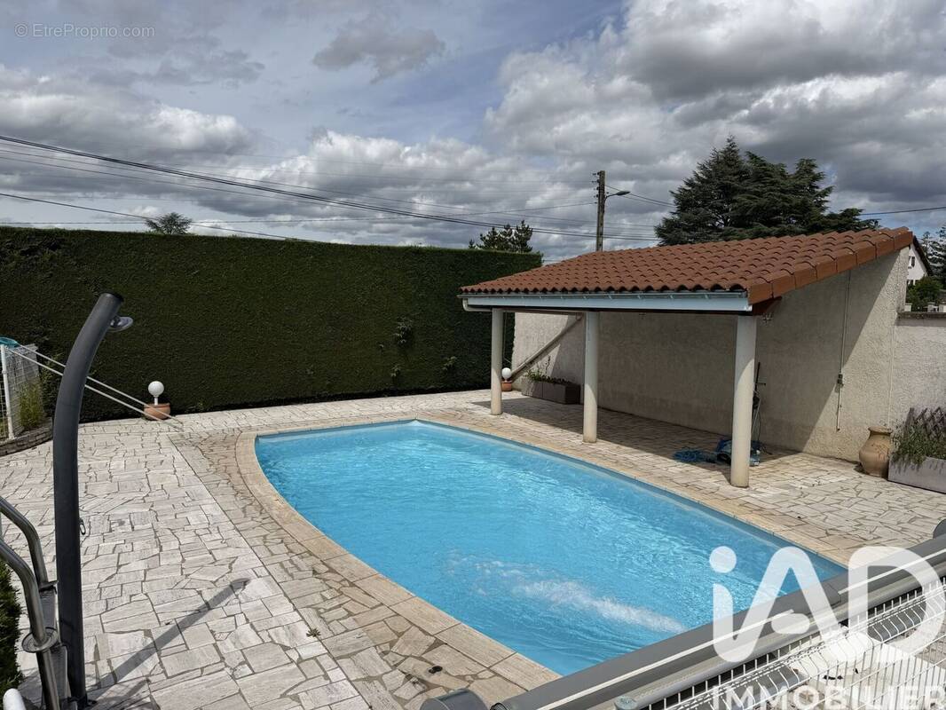 Photo 1 - Maison à VEAUCHE