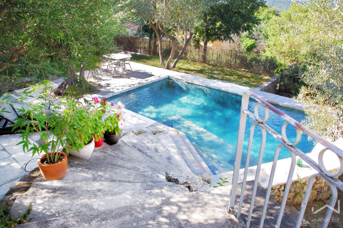 Maison à LA GARDE-ADHEMAR