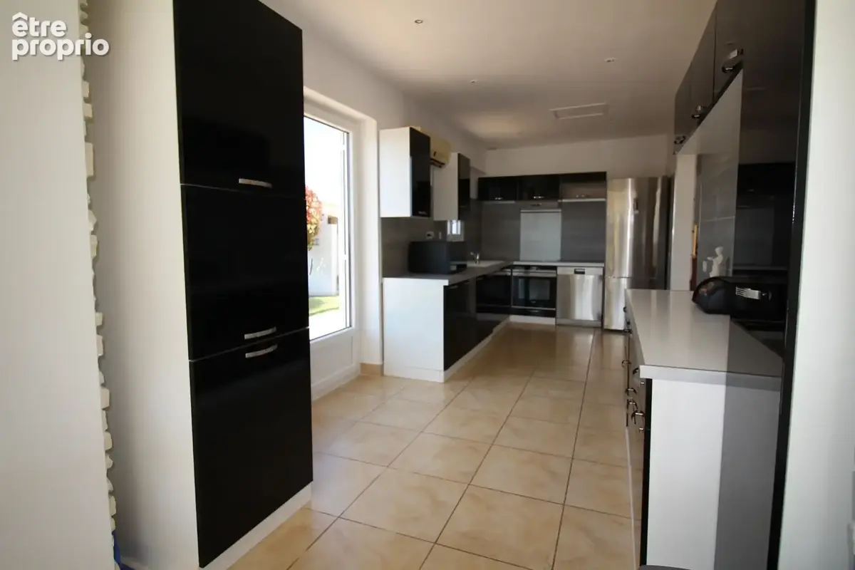 Grande maison familiale avec jardin paysagé - photo 13