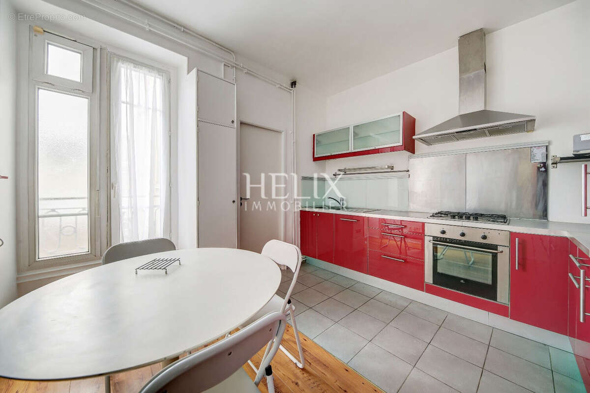 Appartement traversant 2 pièces beaux volumes à 5 mn du RER A Saint Germain en en Laye - photo 9