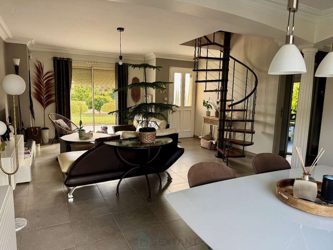 Maison à MOUSSEAUX-SUR-SEINE