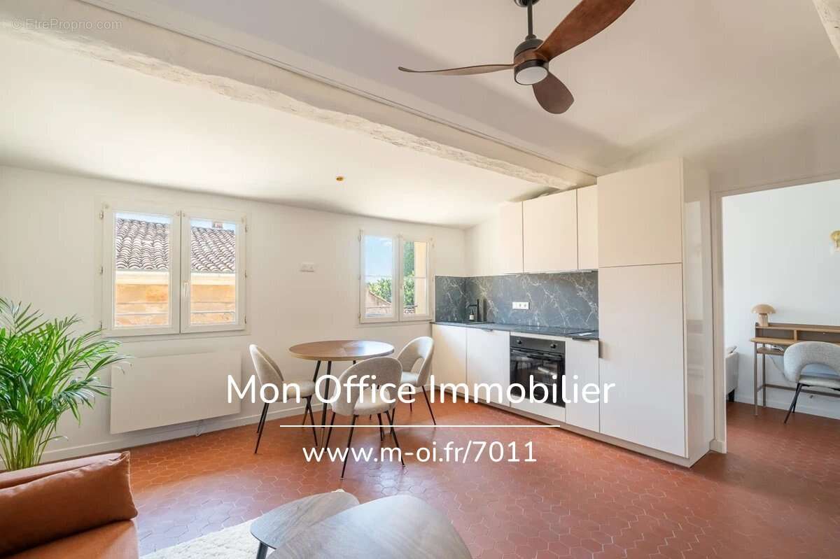Référence : 7011-NFI - T3 rénové, bel immeuble, vue dégagée - photo 2