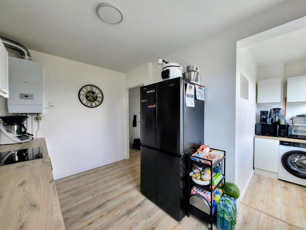 Appartement T3 entièrement rénové de 70 m2 avec balcon, cave et parkings   Résidence calme, sécurisée et arbor - photo 8