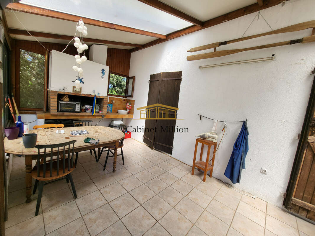 Maison à VIC-LA-GARDIOLE