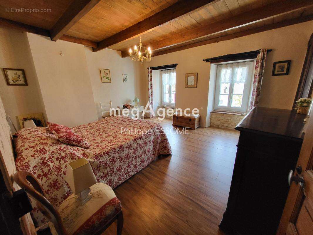 Maison à SAINT-PIERRE-DE-TRIVISY