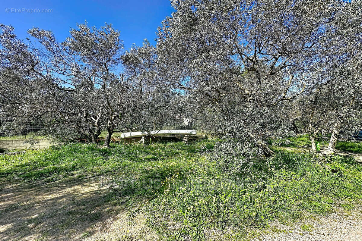 Appartement à CHATEAUNEUF-DE-GADAGNE