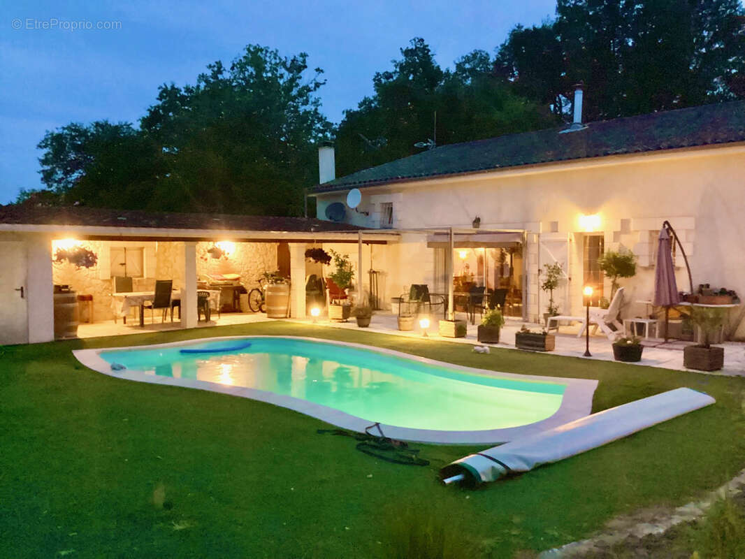 Maison à MENESPLET