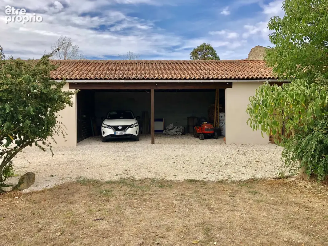 Exceptionnelle maison de campagne avec piscine et terrain de 6000 m². - photo 14