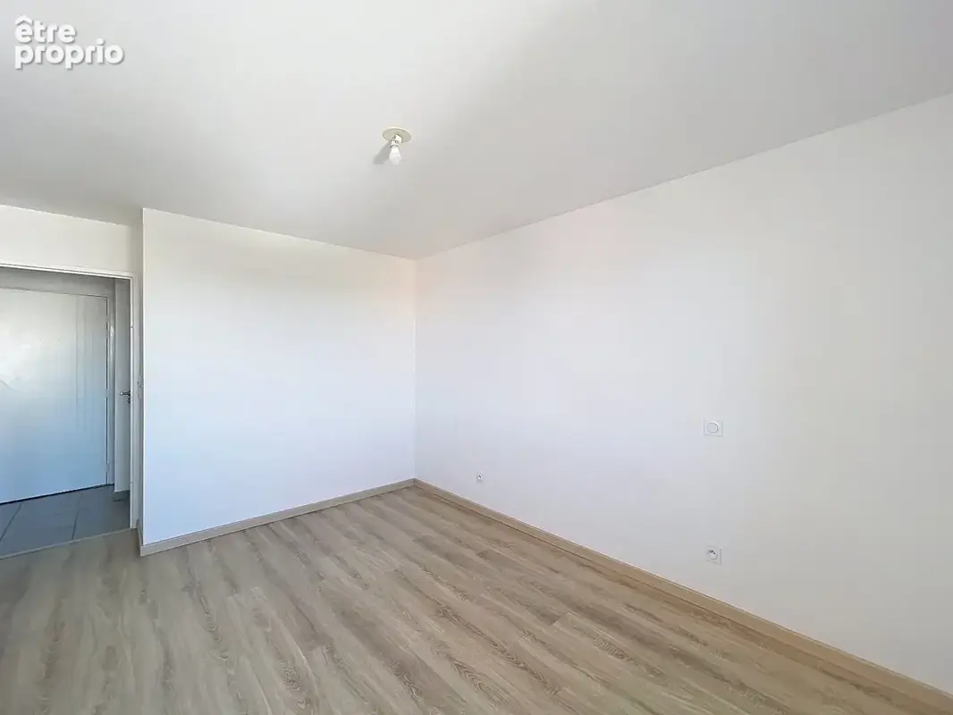 Appartement T3  Centre-ville Castanet-Tolosan  Résidence récente avec terrasse et parking double - photo 10