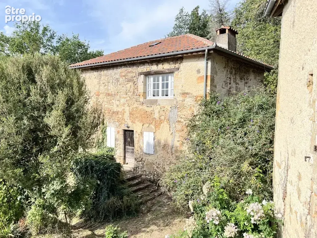 Environs de Figeac: Ensemble de deux maisons en pierre et dépendances avec 20 hectares - photo 11