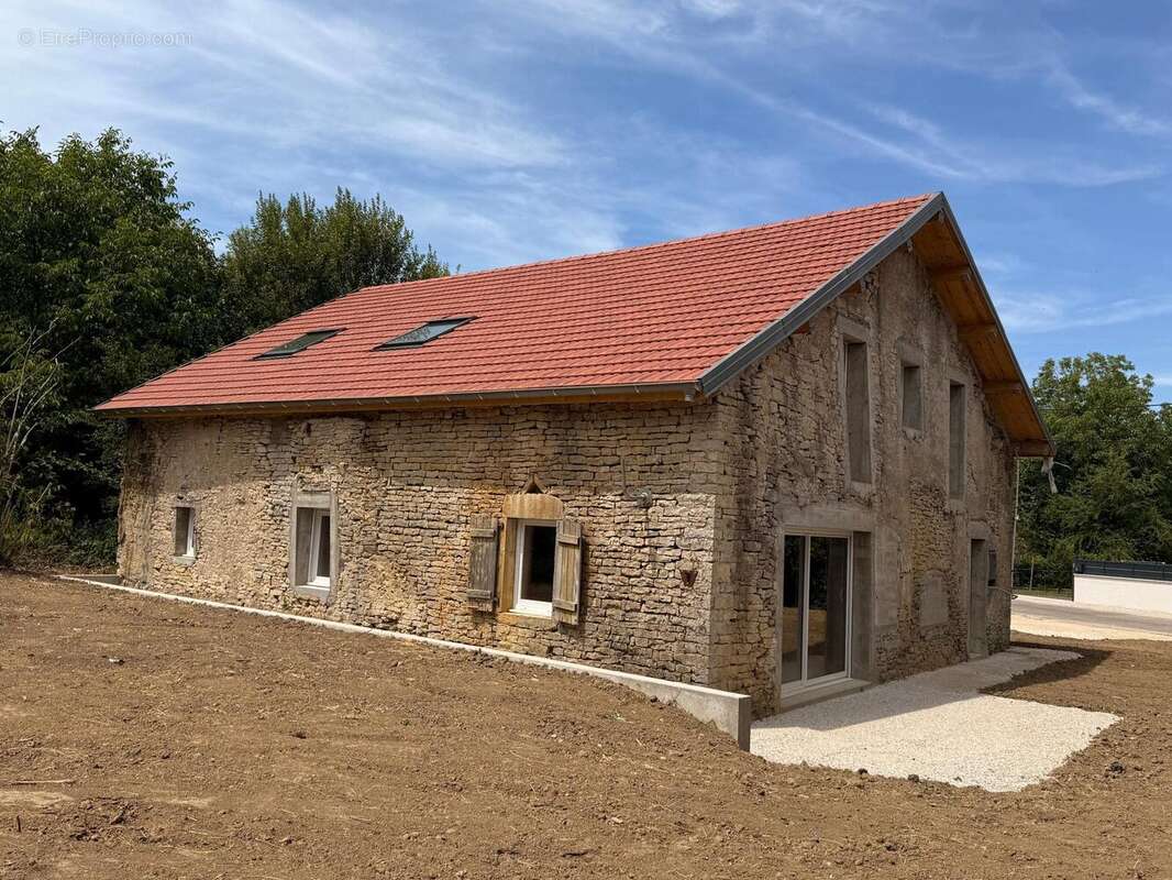 Maison 200 m² à Montarlot-Les-Rioz  - photo 2