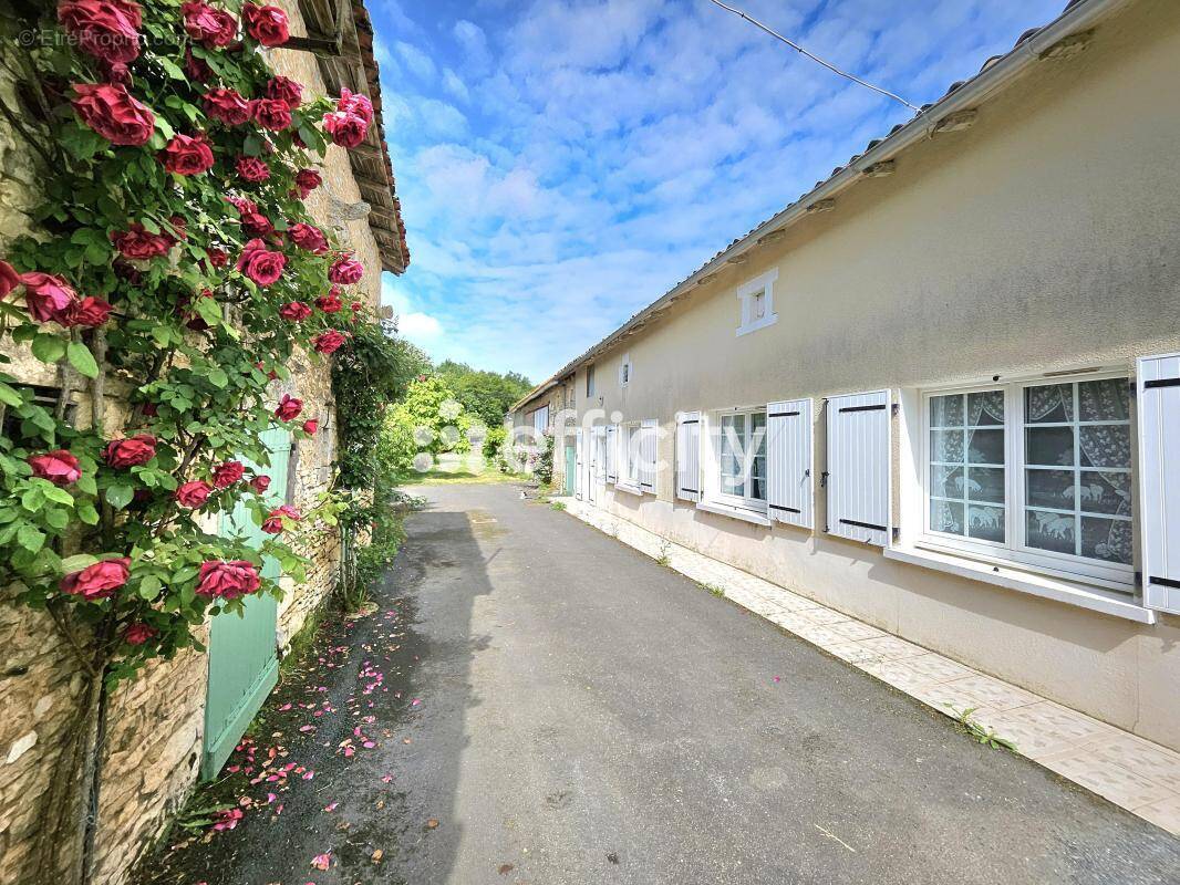 Maison à CHAMPNIERS
