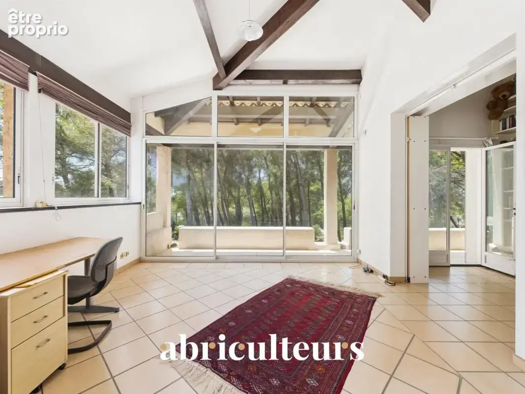 Maison d’architecte de 257 m² avec piscine et jardin arboré de 4 000 m² en vente à Ventabren (13122) - photo 22