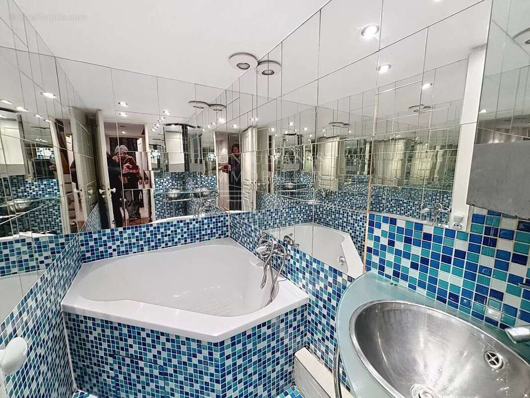 Appartement à NEUILLY-SUR-SEINE