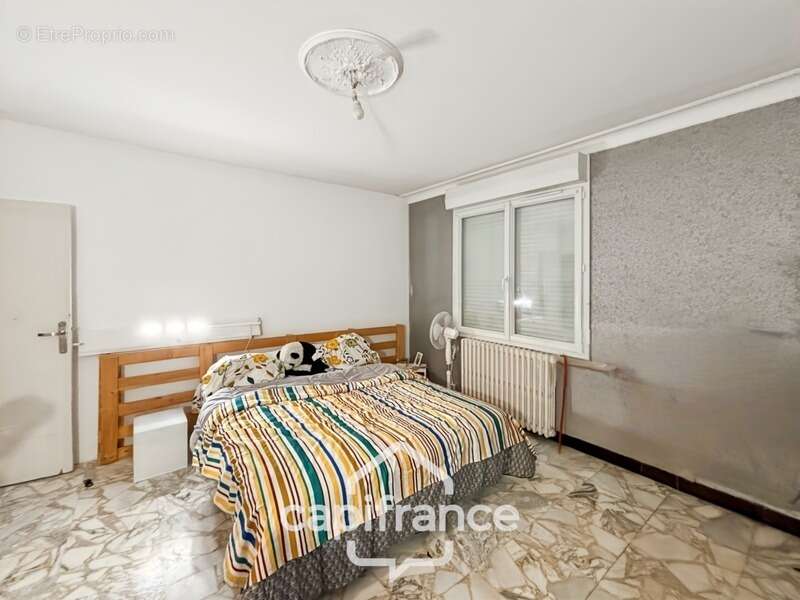 Maison de 124m² habitables à rafraichir - 5 pièces - 4 chambres - jardin, Terrain de 775 m²  - FONTCOUVERTE (17) - photo 5