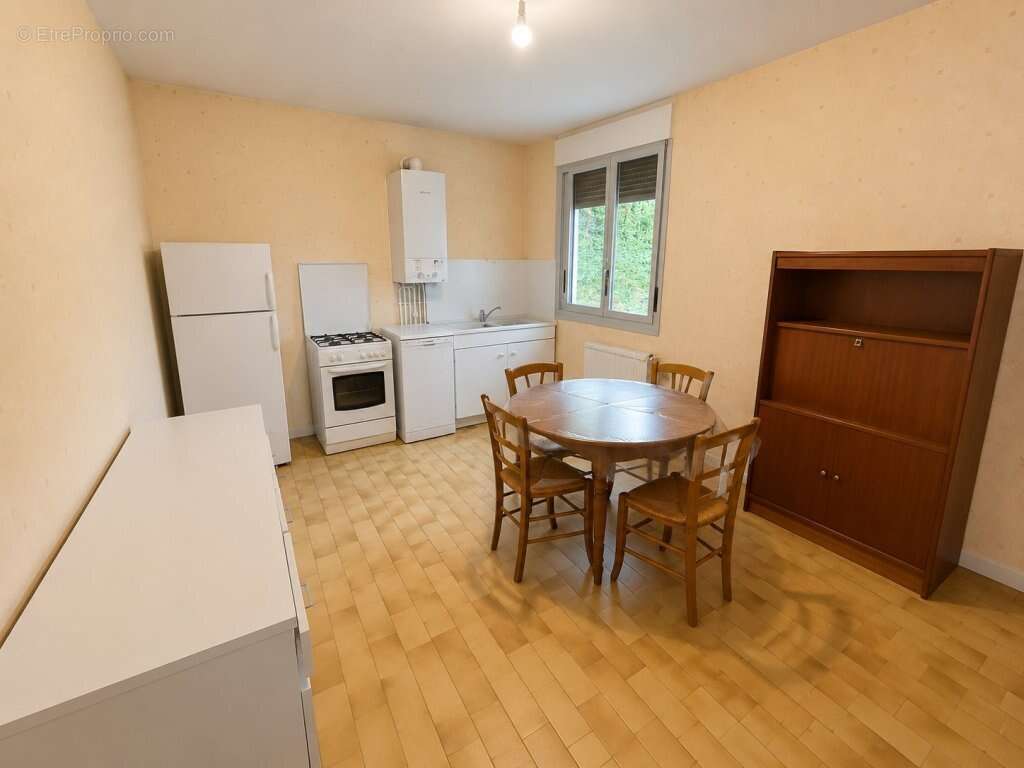 Appartement à SAINT-JUST-SAINT-RAMBERT