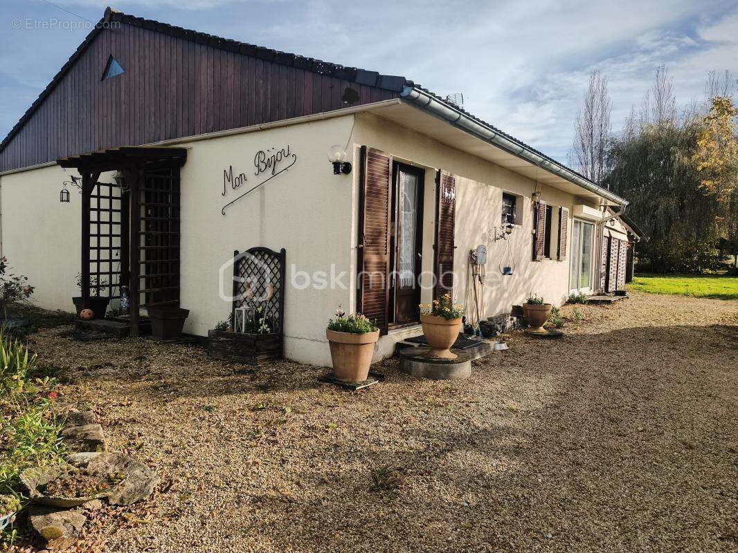Maison à L&#039;ABERGEMENT-DE-CUISERY